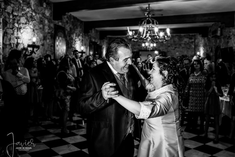 Bemoiety.com - Bodas - Fotógrado de bodas, a nivel nacional e internacional.
Bodas emotivas, reales, frescas y espontáneas.