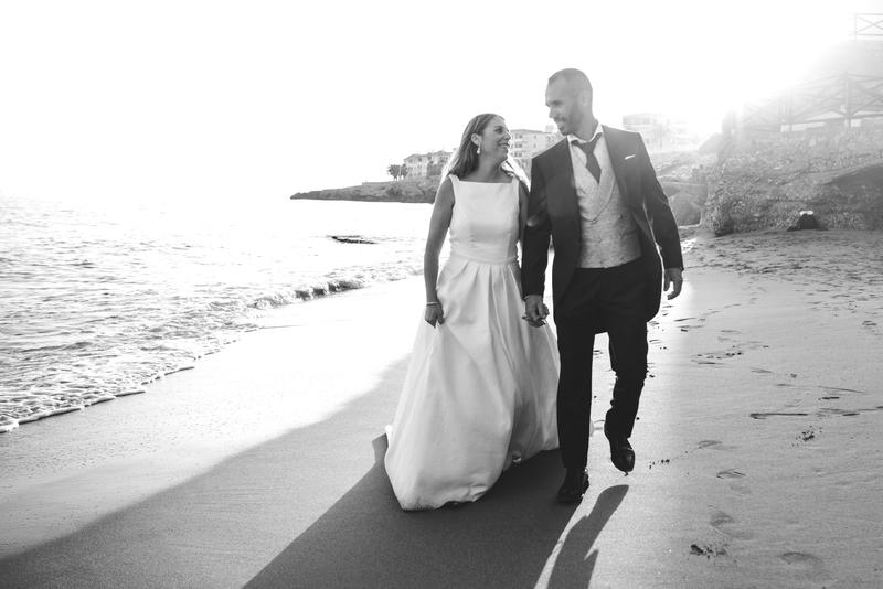 Bemoiety.com - Post boda Marina y Sergio - Sesión de Post boda en las calas de las playas de Nerja y el balcón de Europa.