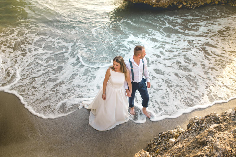 Bemoiety.com - Post boda Marina y Sergio - Sesión de Post boda en las calas de las playas de Nerja y el balcón de Europa.