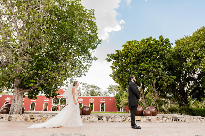 Bemoiety.com - Boda de Claudina & Daniel - Claudina & Daniel se casaron en la hacienda Hunxectaman, en el municipio de Uman Yucatán, llena de detalles clasicos, con un toque de romaticismo, los WP fueron nuestros amigos de Padrisimo MID, los mejores!