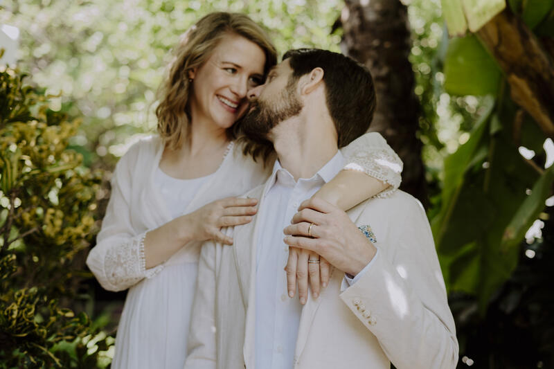 Bemoiety.com - Couple Session April & Sam - Today I want to share the photoshoot I had with this incredible couple. April and Sam were pure magic in every photo we made, the love they have to each other is so cute, nice and unique. I do really love when the love is in the air… literally 🤭✨🫶🏼 thanks for letting me be part of your day ❣️!