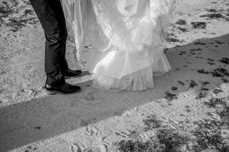 Bemoiety.com - Trash The Dress Mariana & Gabo - Nos fuimos a las playas de Progreso en Yucatán para realizar este lindo y divertido Trash de unos novios a los cuales admiro muchísimo. Espero les encanten y sientan la vibra tan bonita que se vivió.