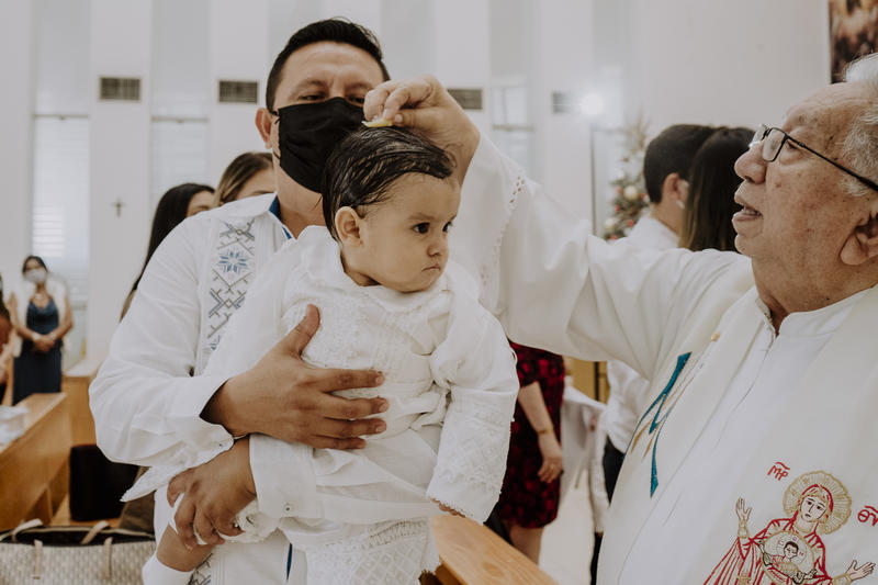 Bemoiety.com - Bautizo Elías - En este post les comparto el bautizo de el bebé Elías quién a pesar de la seriedad estoy segura que disfruto mucho su momento glorioso.
