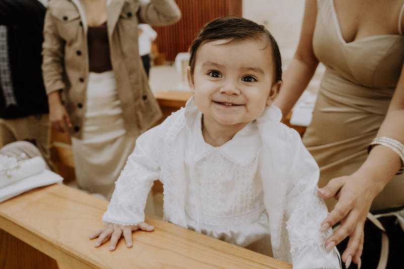 Bemoiety.com - Bautizo Elías - En este post les comparto el bautizo de el bebé Elías quién a pesar de la seriedad estoy segura que disfruto mucho su momento glorioso.